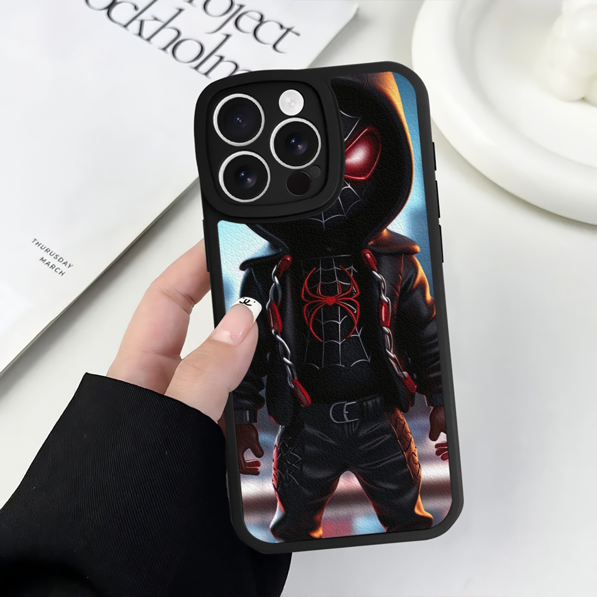 Spider Man スパイダーマン 【iPhone 16シリーズ対応】シリコンスマホケース（レザー調） 材質：シリコン